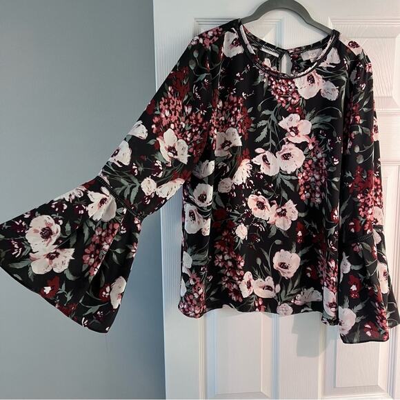 LOFT Outlet Floral Blouse Size M - Picture 2 of 5